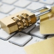 Cadenas de sécurité sur clavier — confidentialité avocat et protection des données juridiques