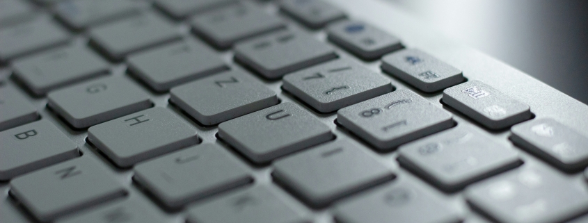 Frappe sous dictée et transcription audio par secrétaire qualifiée — Assistance Virtuelle