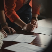 frappe-sous-dictee-avocat-signature-documents-juridiques.jpg Signature de documents juridiques — frappe sous dictée pour avocats et cabinets juridiques