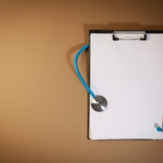 productivite-medecin-taches-administratives-externalisation-assistance-virtuelle.jpg Médecin submergé par les tâches administratives — secrétariat médical à distance Assistance Virtuelle
