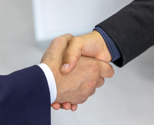 Professionnel et secrétaire virtuelle en collaboration de longue date