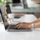 Assistante assurant la délégation de gestion d’une boîte mail