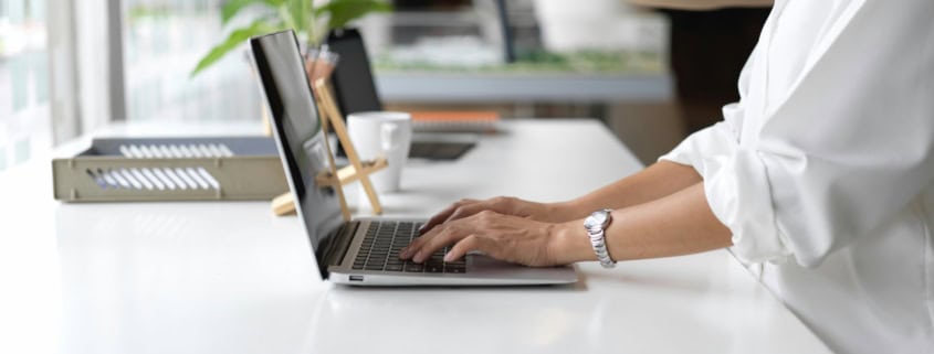 Assistante assurant la délégation de gestion d’une boîte mail