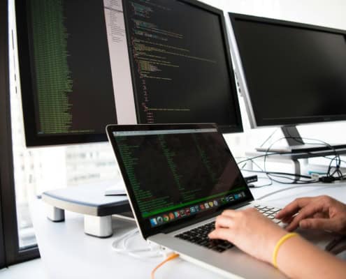 Poste de travail d'un cabinet libéral pendant une intervention de support informatique à distance