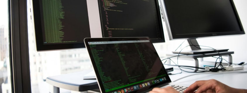Poste de travail d'un cabinet libéral pendant une intervention de support informatique à distance