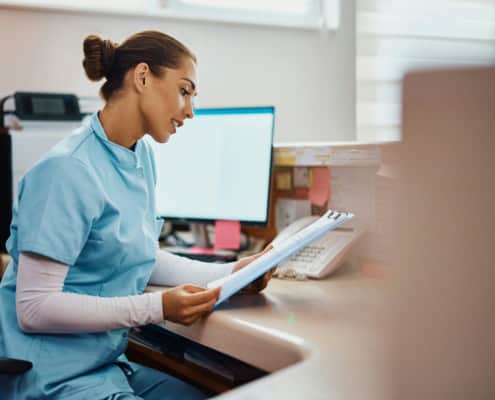 Compte rendu opératoire externalisé avec frappe médicale sécurisée