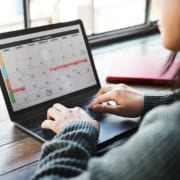 Gestion de l’agenda d’un dirigeant Secrétaire organisant les rendez-vous d’un dirigeant