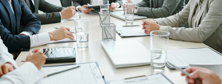 Préparation conseil administration avec dossier, convocations et suivi des décisions