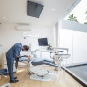 Secrétariat pour chirurgien-dentiste Secrétaire organisant l’agenda d’un cabinet dentaire