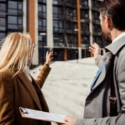 Secrétariat pour diagnostiqueur immobilier Diagnostiqueur immobilier préparant un rapport réglementaire