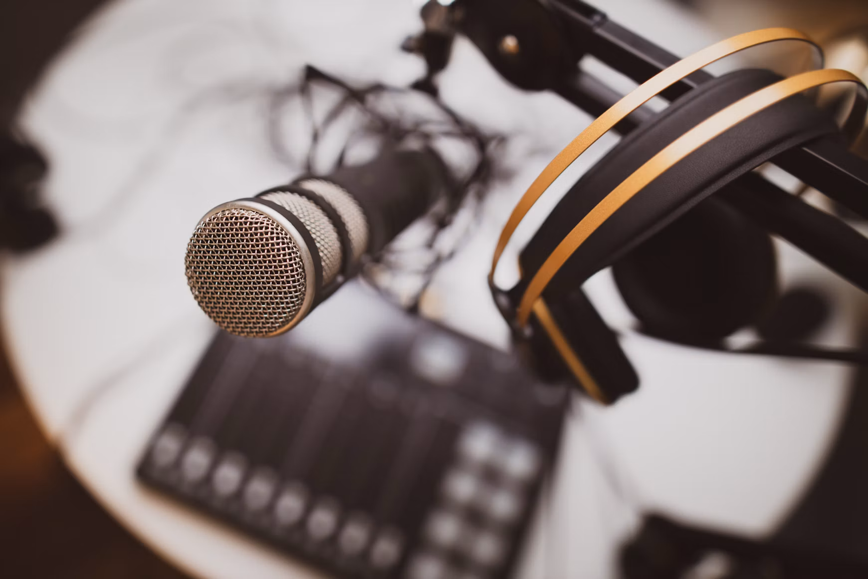 Transcription podcast de l’audio au texte Microphones et casques utilisés pour une transcription podcast